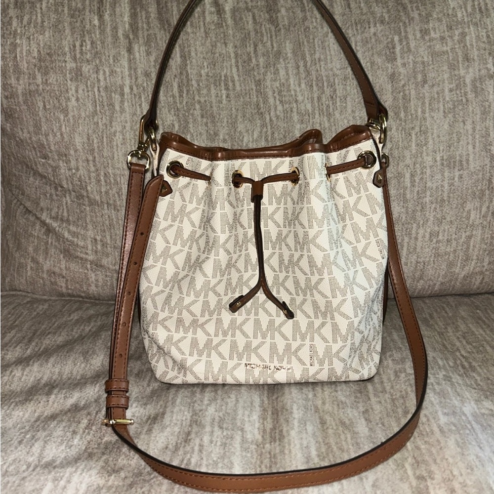 Michael Kors Monogram Bucket Shoulder Bag